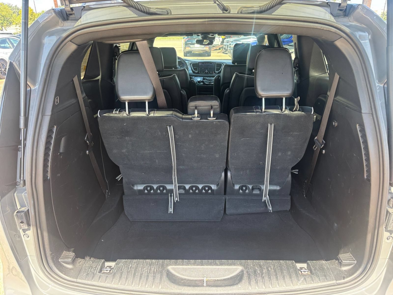 Used 2025 Chrysler Pacifica Limited FWD image 35
