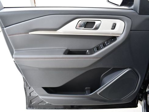 New 2025 Ford Explorer Active w/ Active Comfort Package image 26