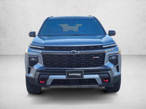 Used 2024 Chevrolet Traverse Z71 image 2