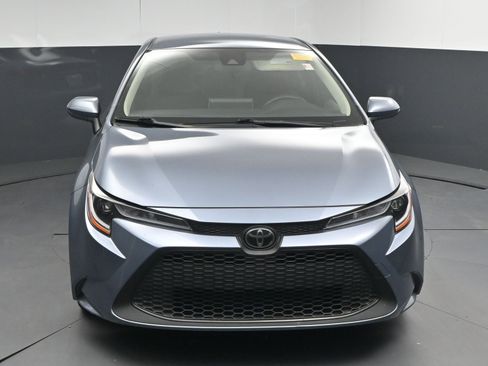 Used 2020 Toyota Corolla LE image 2