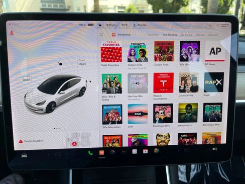 Used 2020 Tesla Model 3 Standard Range Plus RWD image 14