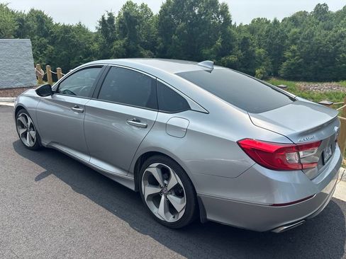 Used 2018 Honda Accord Touring image 6