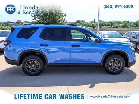 Certified 2025 Honda Pilot TrailSport image 6