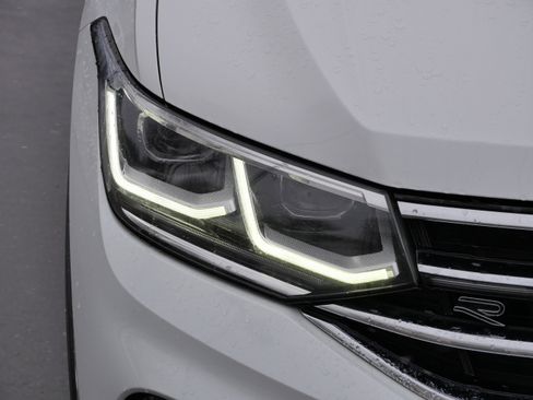 Certified 2022 Volkswagen Tiguan SEL R-Line image 16