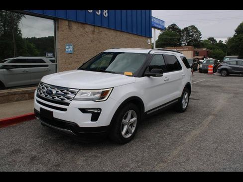 Used 2019 Ford Explorer XLT w/ Equipment Group 201A FWD image 3