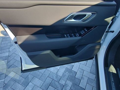 New 2026 Land Rover Range Rover Velar Dynamic SE AWD/4WD image 23