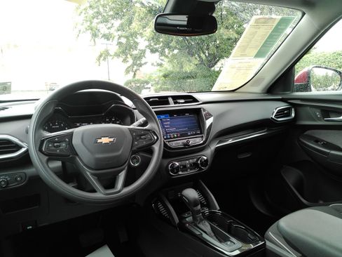 Certified 2023 Chevrolet TrailBlazer LT w/ Convenience Package AWD/4WD image 10