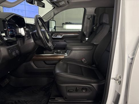 Used 2025 Chevrolet Silverado 2500 LT w/ All Star Edition AWD/4WD image 12
