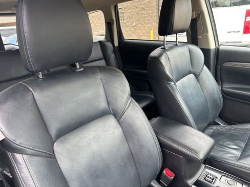 Used 2020 Mitsubishi Outlander AWD image 28