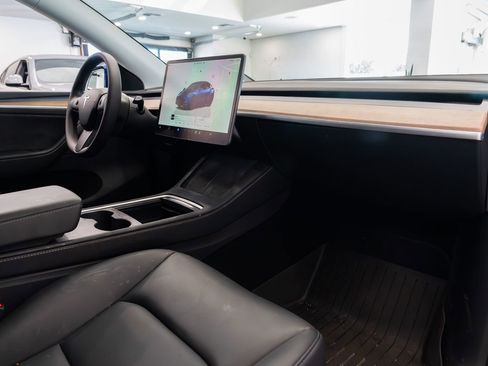 Used 2025 Tesla Model Y Performance AWD/4WD image 10