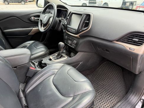 Used 2017 Jeep Cherokee Latitude w/ True North Edition image 3