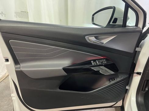 Used 2023 Volkswagen ID.4 Pro S image 9