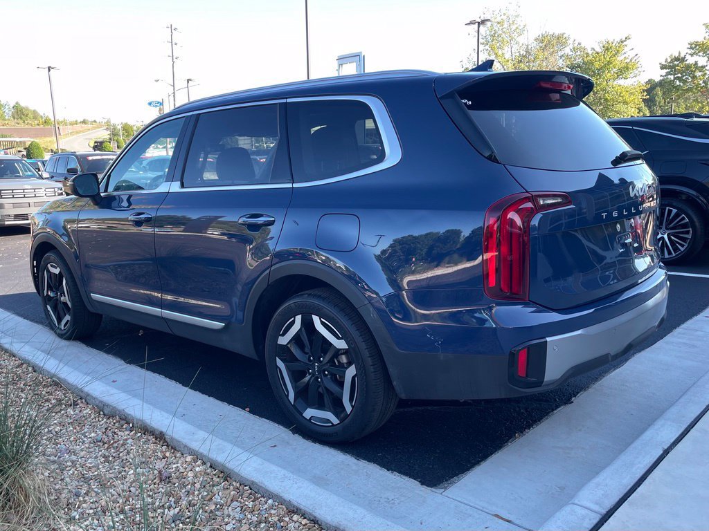 Used 2025 Kia Telluride S FWD image 5