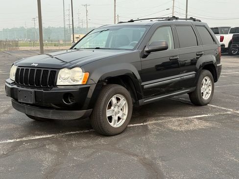 Used 2007 Jeep Grand Cherokee Laredo w/ Cargo Convenience Group AWD/4WD image 4