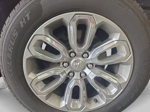 Used 2022 RAM 1500 Laramie AWD/4WD image 38
