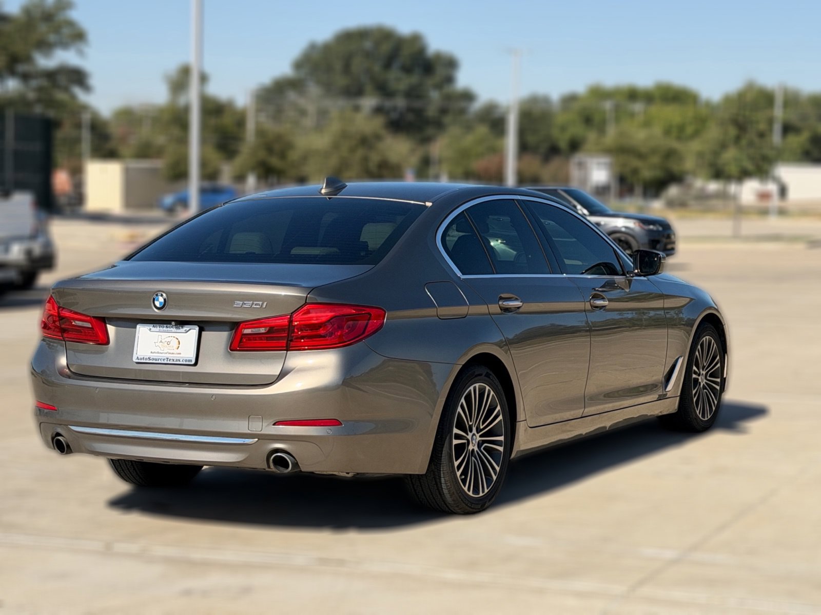 Used 2018 BMW 530i w/ Premium Package RWD image 9