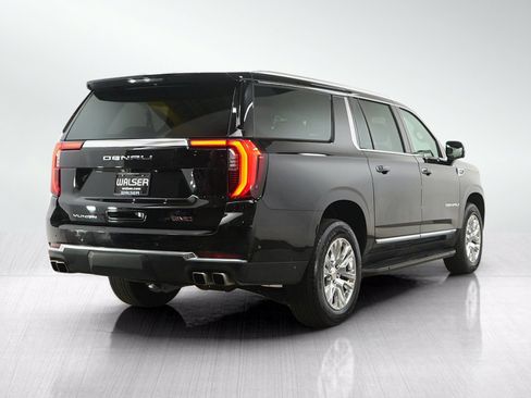 Used 2025 GMC Yukon XL Denali AWD/4WD image 5
