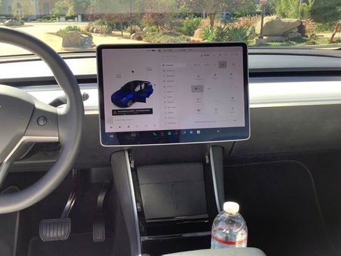 Used 2020 Tesla Model Y Long Range image 23