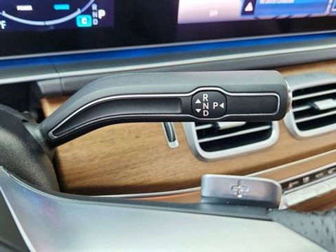 Used 2025 Mercedes-Benz GLS 450 4MATIC image 46