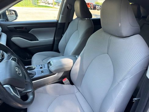 Used 2023 Toyota Highlander LE FWD image 10