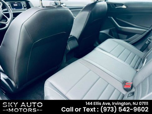 Used 2024 Volkswagen Jetta SE FWD image 8