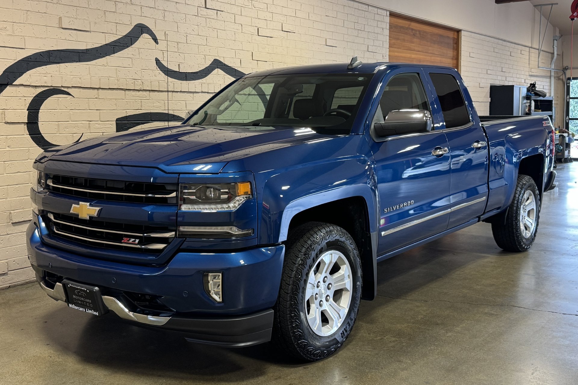 Used 2017 Chevrolet Silverado 1500 LTZ Z71 w/ LTZ Plus Package AWD/4WD image 9