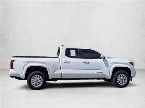 Certified 2025 Toyota Tacoma SR5 AWD/4WD image 4