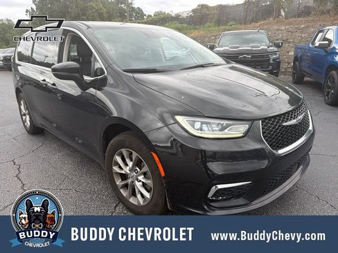 Used 2023 Chrysler Pacifica Touring-L w/ Uconnect Theater Family Group AWD/4WD image 1