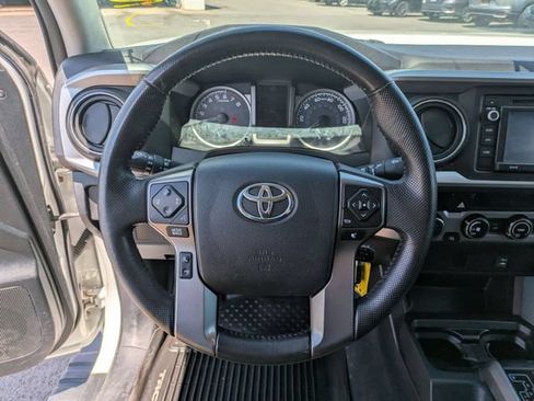 Used 2016 Toyota Tacoma SR5 w/ Towing Package AWD/4WD image 9