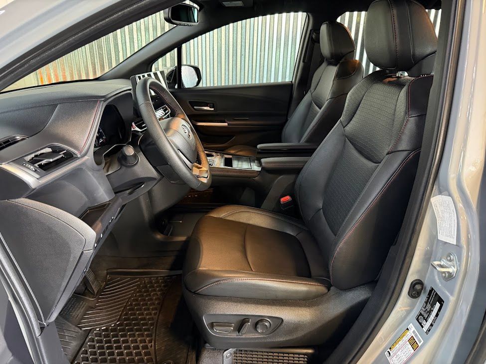 Used 2025 Toyota Sienna XSE AWD/4WD image 11
