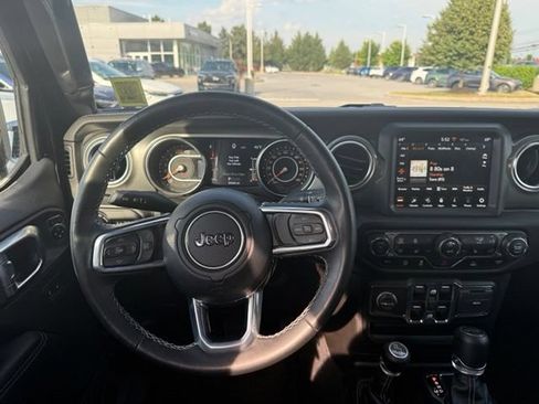 Used 2022 Jeep Wrangler Unlimited Sahara w/ LED Lighting Group AWD/4WD image 5
