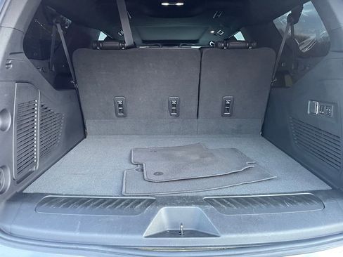 Used 2022 Chevrolet Suburban LT w/ LT Signature Package image 17