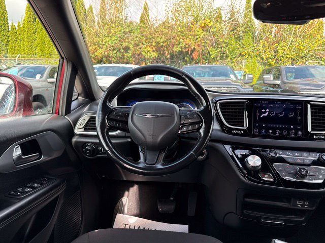 Used 2019 Chrysler Pacifica Touring Plus w/ Advanced Safetytec Group FWD image 19