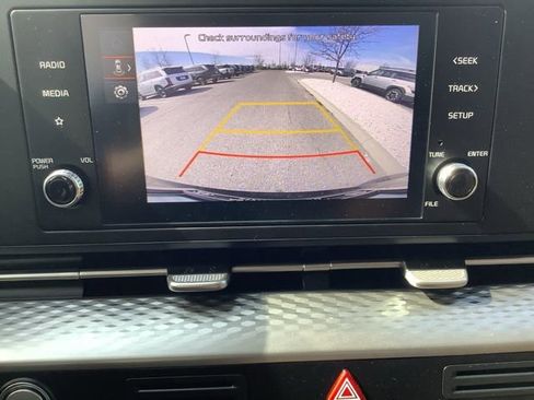 Used 2024 Kia Carnival LX image 33