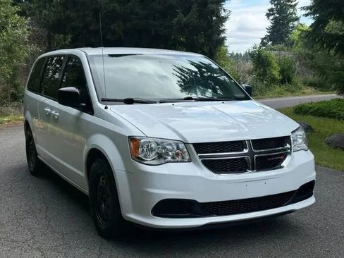 Used 2016 Dodge Grand Caravan Crew image 3