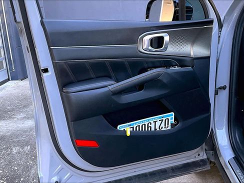 Used 2023 Kia Sorento SX image 18