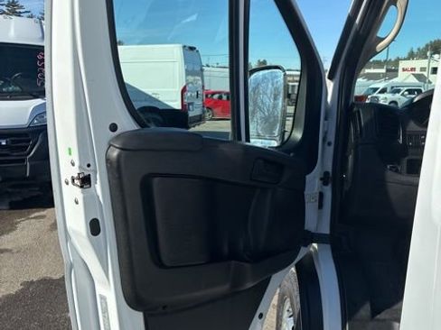 Used 2024 RAM ProMaster 2500 w/ Convenience Group FWD image 21