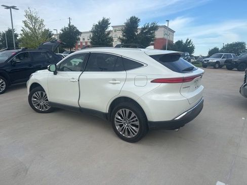 Used 2022 Toyota Venza XLE AWD/4WD image 5