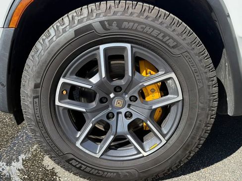 Used 2023 Rivian R1S Launch Edition image 25