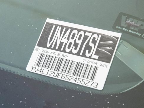 Certified 2025 Volvo XC40 B5 Plus w/ Climate Package image 29