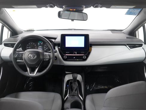 Used 2025 Toyota Corolla SE image 13