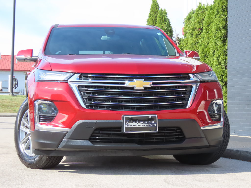 Used 2023 Chevrolet Traverse LT w/ LPO, Floor Liner Package AWD/4WD image 2