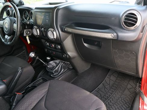 Used 2013 Jeep Wrangler Sport AWD/4WD image 22