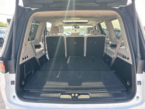 Used 2024 Jeep Wagoneer 2WD w/ Premium Group I image 18