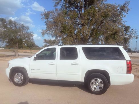 Used 2013 Chevrolet Suburban LS RWD image 16