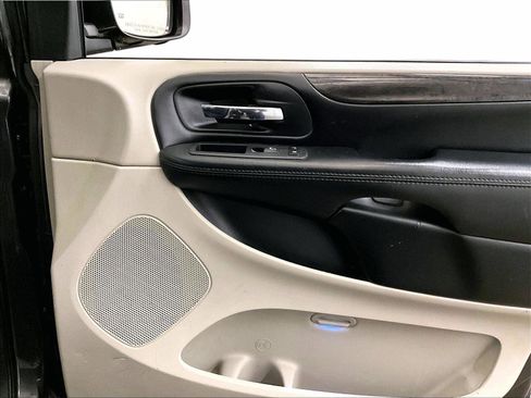 Used 2019 Dodge Grand Caravan SE image 23