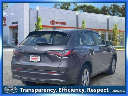 Used 2023 Honda HR-V LX image 6