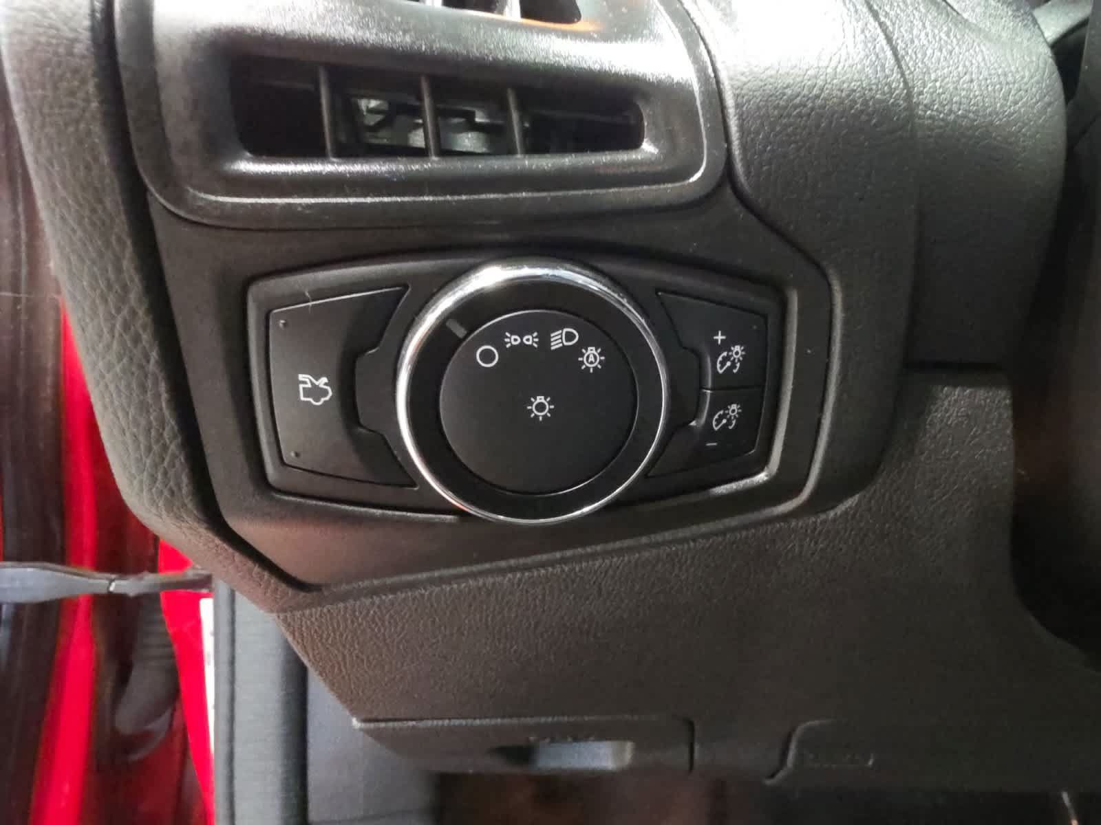 Used 2014 Ford Focus SE FWD image 18