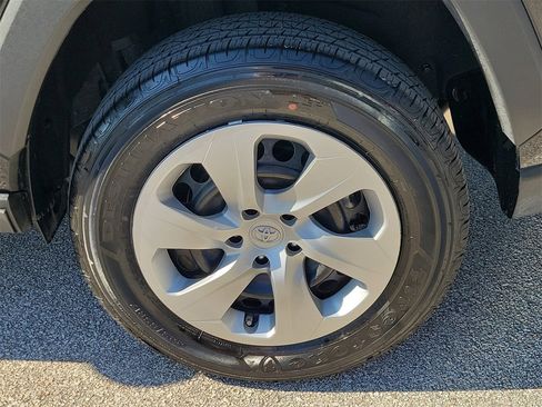 Used 2025 Toyota RAV4 LE image 5