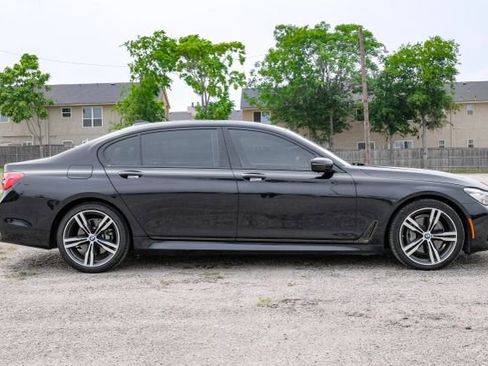 Used 2018 BMW 740i image 10
